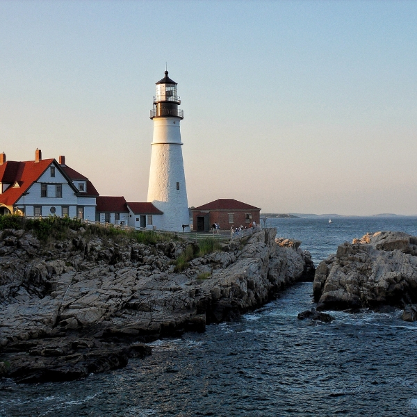 lighthouse-coast-vacation-ocean